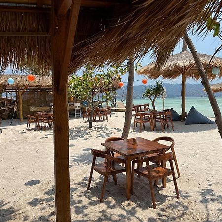 Senang Villa Gili Air Exterior photo