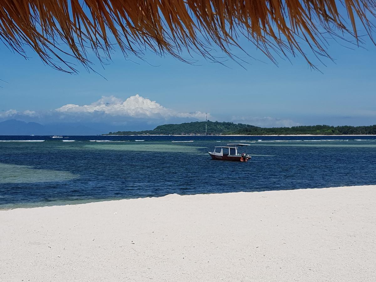 Senang Villa Gili Air Exterior photo